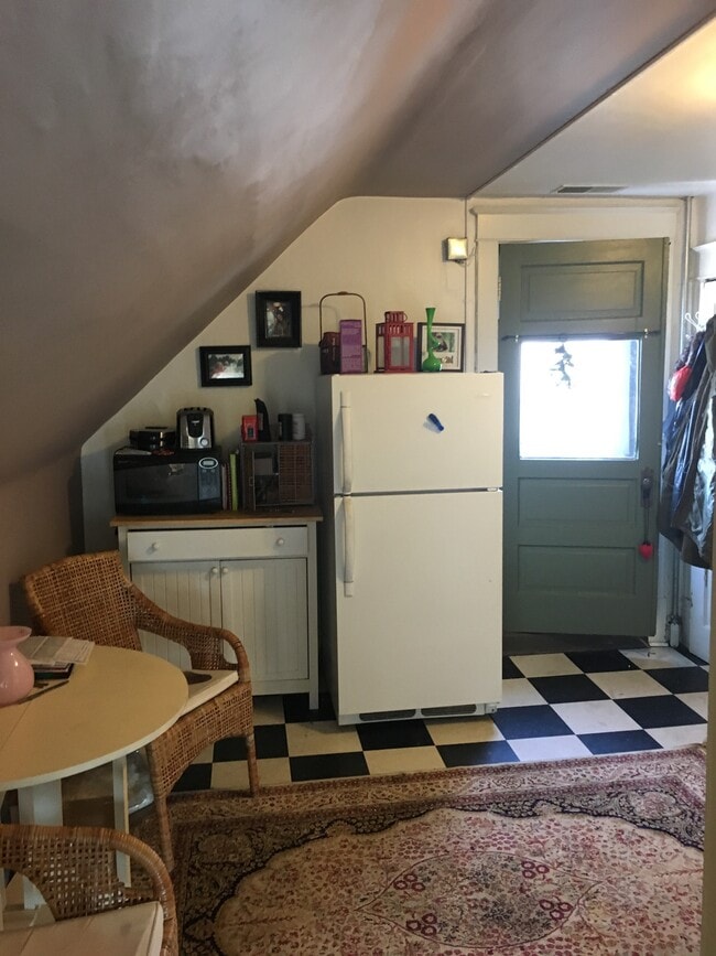 Kitchen area - 304 Cedar Lake Rd S