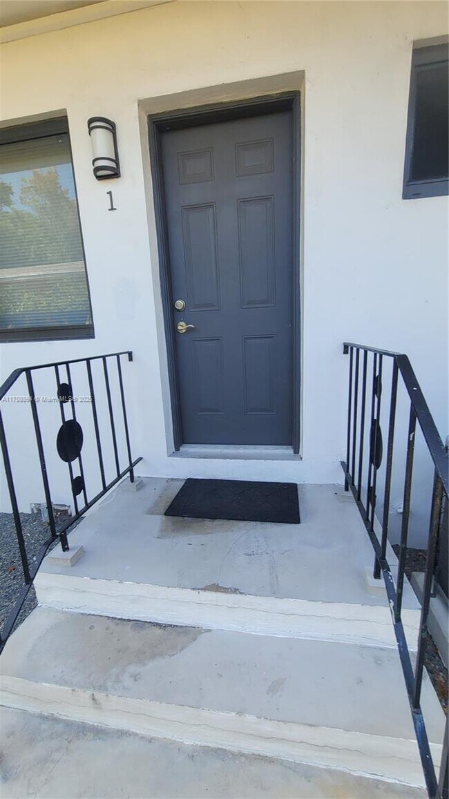 Foto del edificio - 2150 SW 26th St
