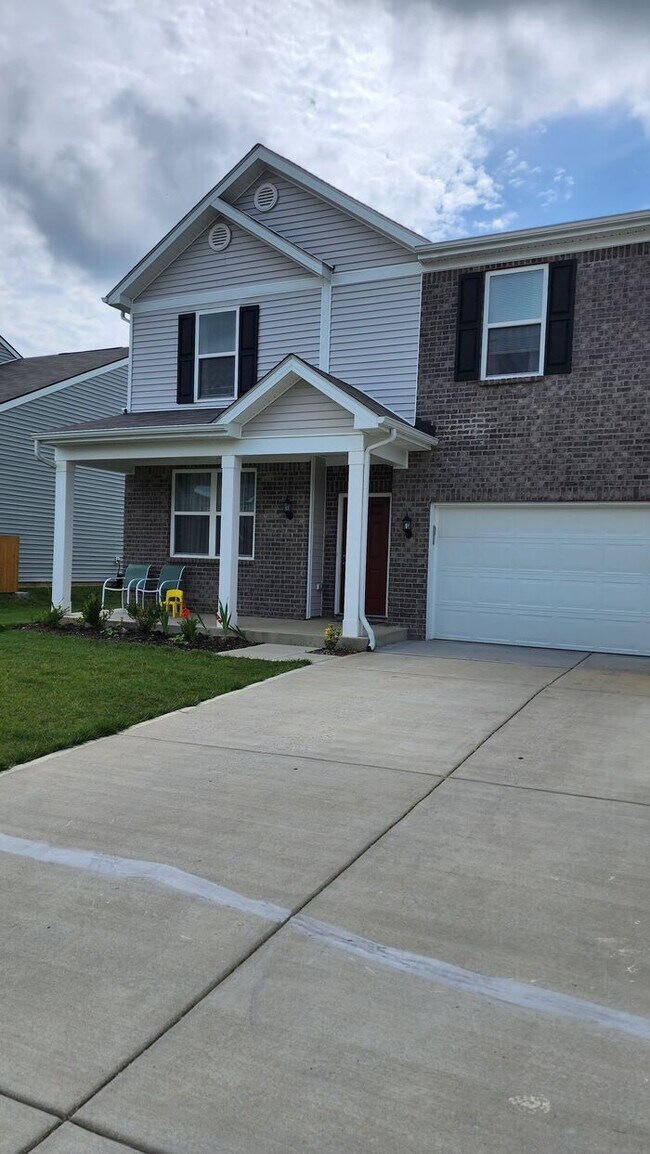 Foto del edificio - Spacious 4 Beds 3 Baths in Shelbyville