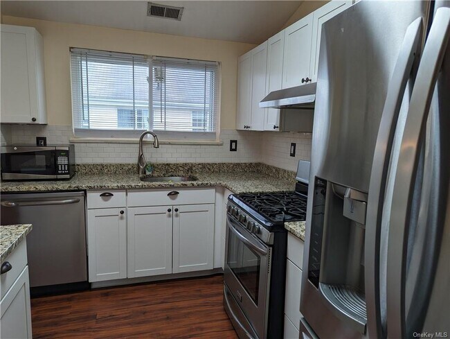 Building Photo - 3011 Whispering Hills Dr