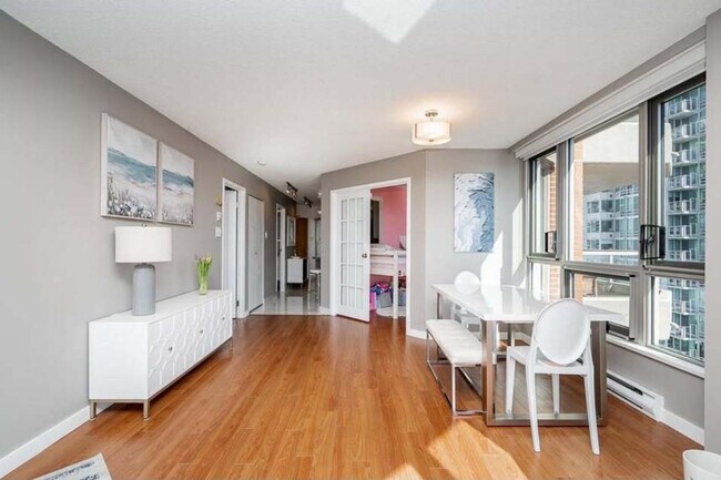 Photo du bâtiment - 1625 Hornby St