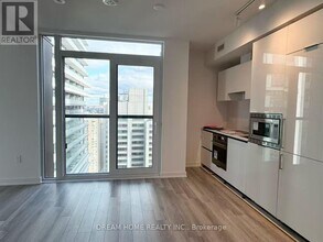 Building Photo - 238 Simcoe St