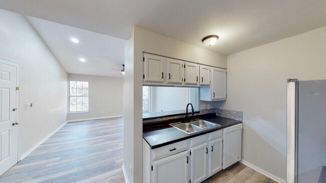 Building Photo - 9617 Vinca Cir