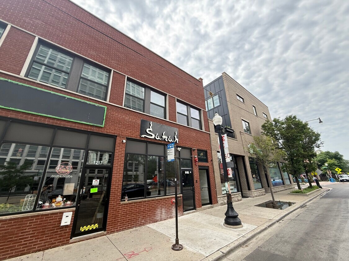 Foto principal - 1219 W Devon Ave