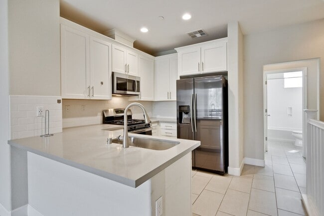 Foto del edificio - Exquisite 3 bedroom 3 bathroom home in San Jose Blossom Hill area!