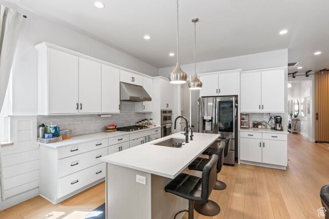 Photo - 837 S Finley Cir House