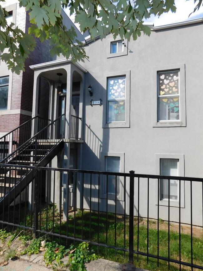 Building Photo - 1708 S Newberry Ave
