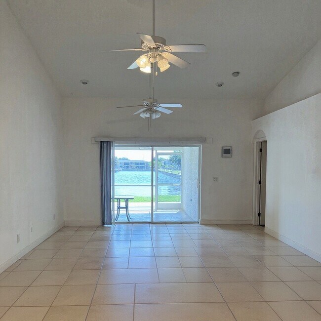 Foto del edificio - 711 SE 12th Ct