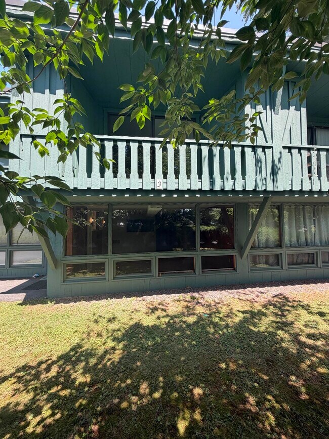 Foto del edificio - 56 Westville Rd