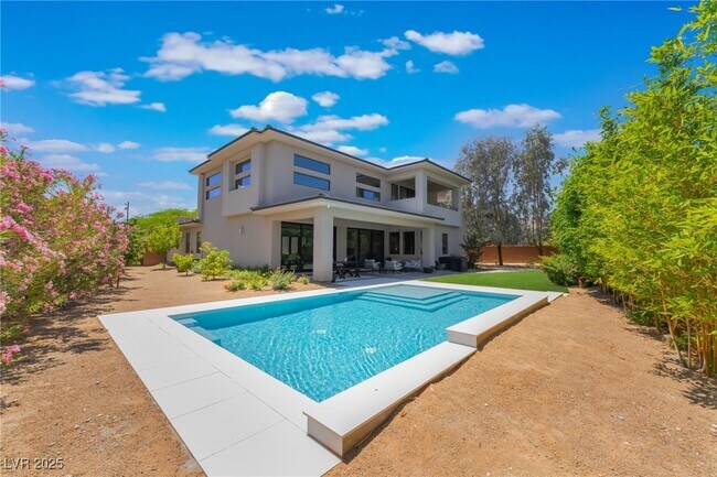 Foto del edificio - 2 Sugarberry Ln