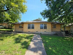 Building Photo - 914 Harlandale Ave