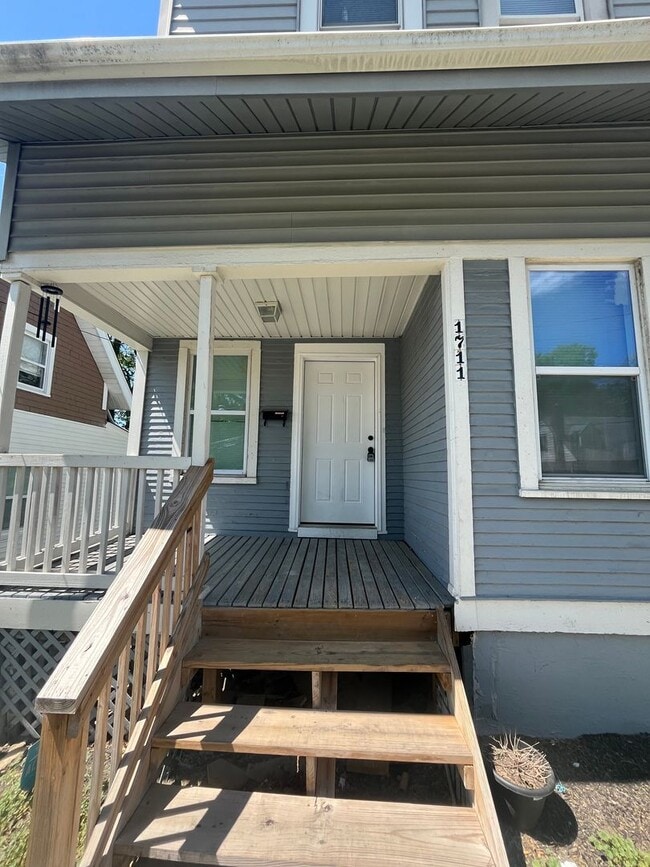 Foto del edificio - Three Bedroom House on Wyoming!