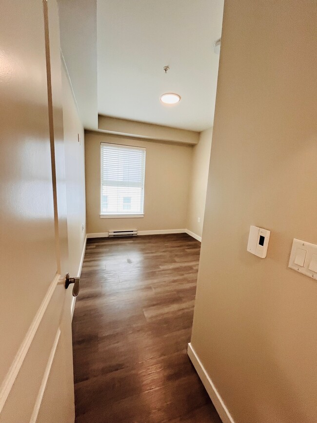 Building Photo - Chelsea Buchannon