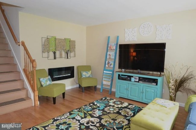 Building Photo - 3 br, 2 bath Townhome - 147 Tory Circle