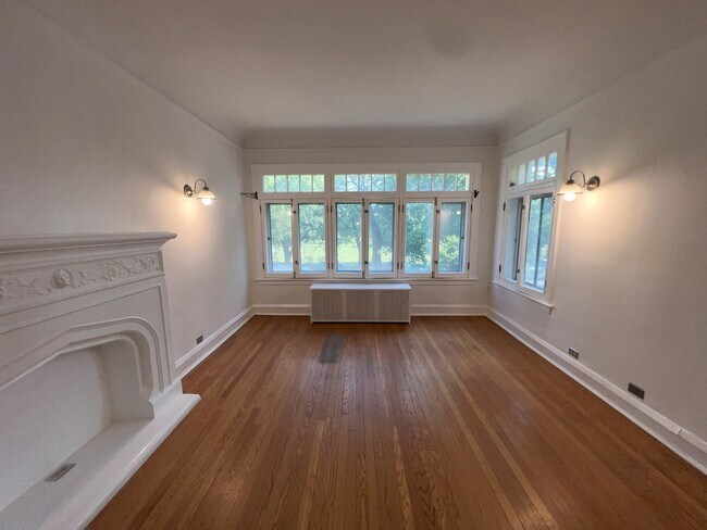 Foto del edificio - 2206 W Granville Ave