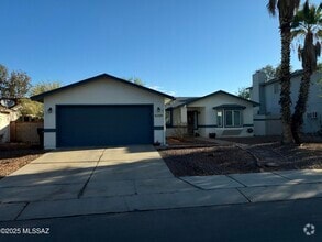 Building Photo - 2560 W Tenbrook Way
