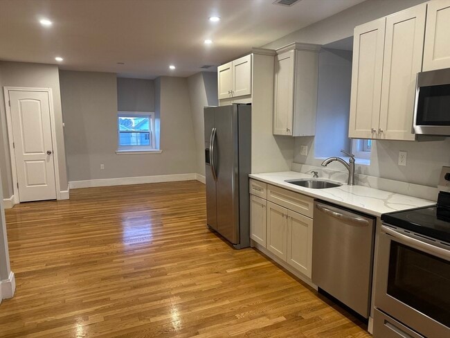 Foto del edificio - 54-58 Orvis Rd