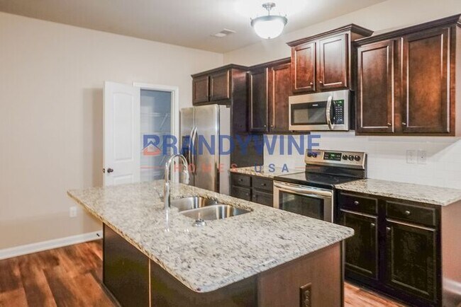 Building Photo - HOLIDAY SPECIAL - December RENT IS FREE!