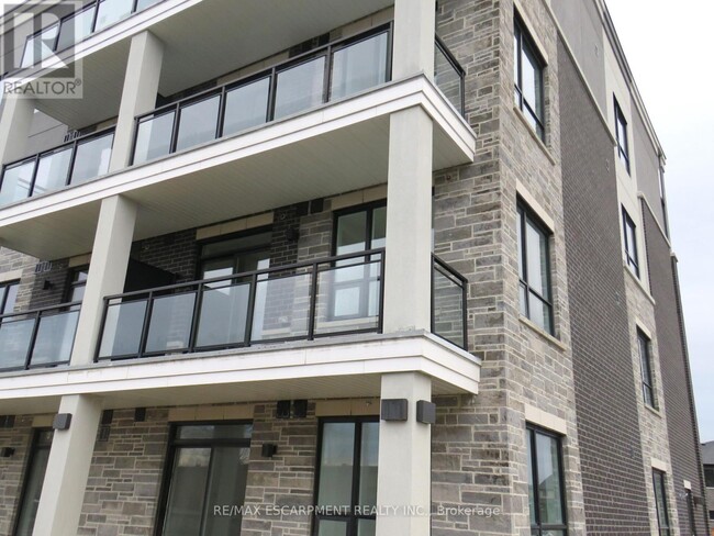 Building Photo - 120-120 Springvalley Crescent