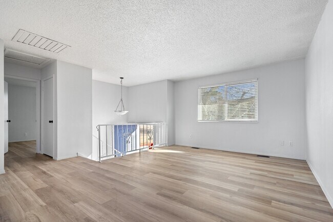 Foto del edificio - 1377 Youngfield St