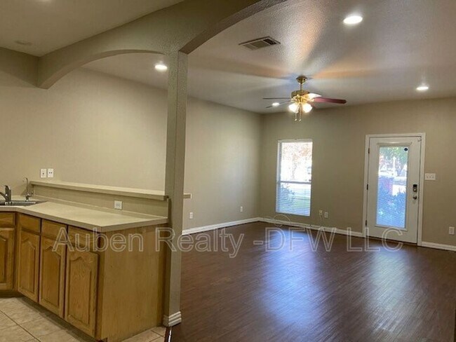 Foto del edificio - 306 E Main St