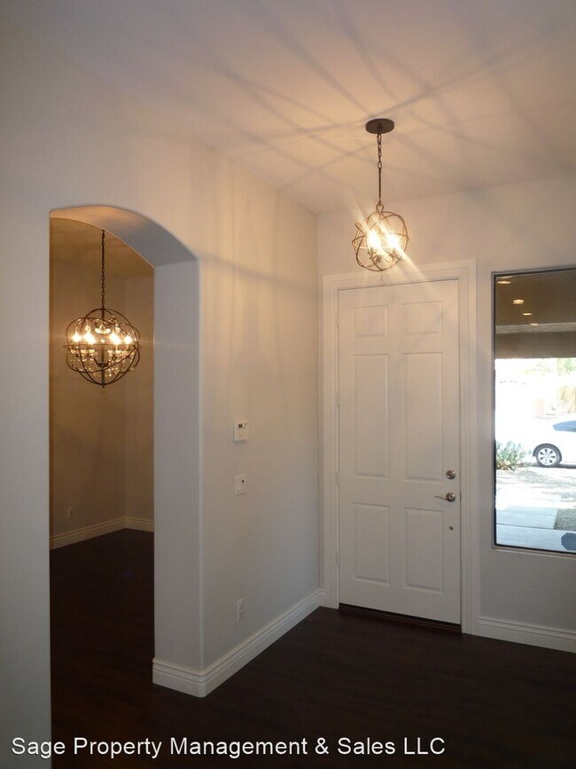 Building Photo - 3 br, 2 bath House - 4515 E. Weaver Rd.