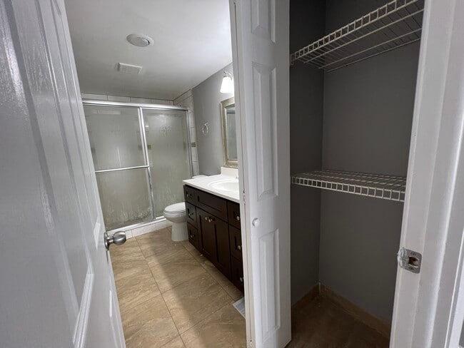 Building Photo - 4158 Inverrary Dr