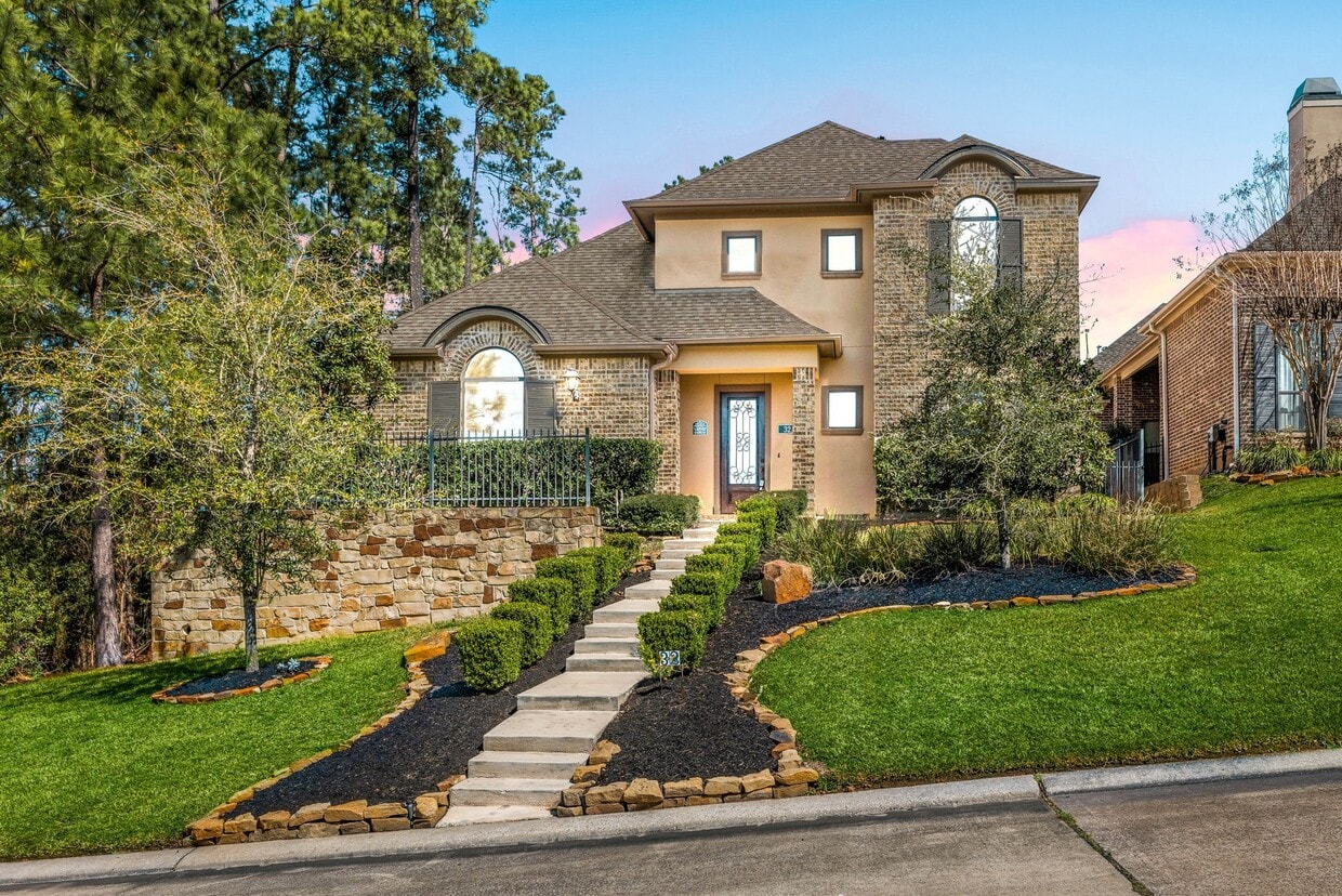 Foto principal - 32 Evangeline Blvd