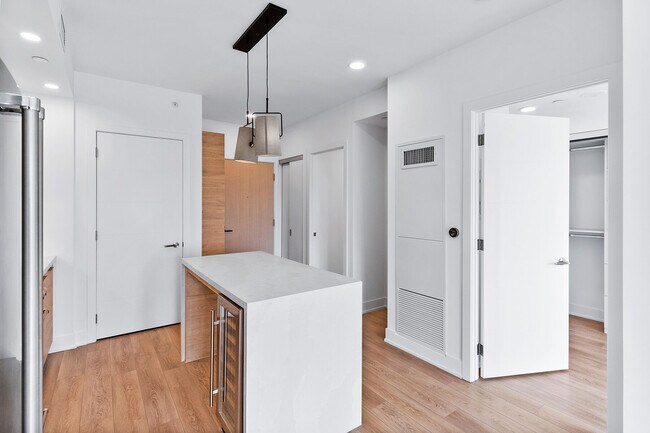 Building Photo - 200 Redpath Ave