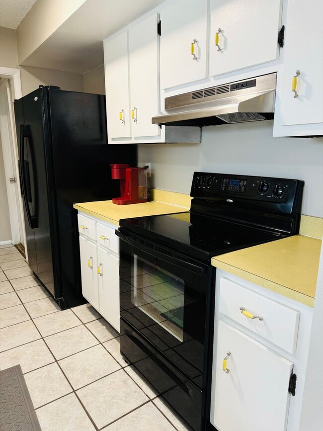 Foto del edificio - 3/2/1 POOL Home with Fenced Yard--Pool & Y...