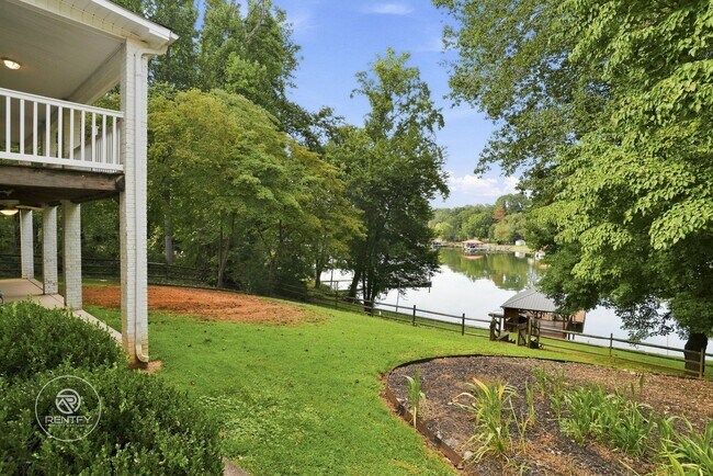 Foto del edificio - 7088 Wateredge Dr