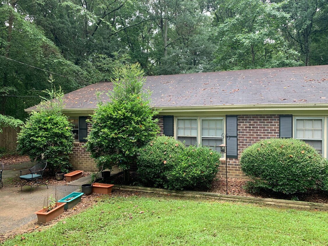 Foto principal - 2BR Duplex off of Epps Bridge near Timothy...
