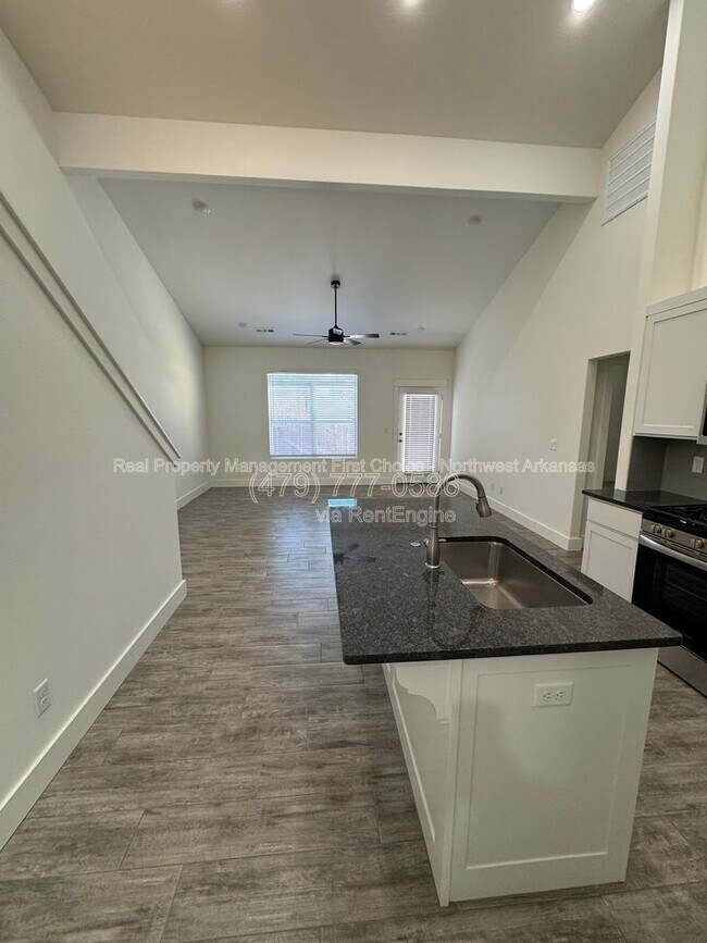 Foto del edificio - 720 Sun Meadow Dr