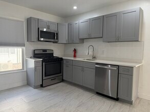 Building Photo - 15 Linwood St
