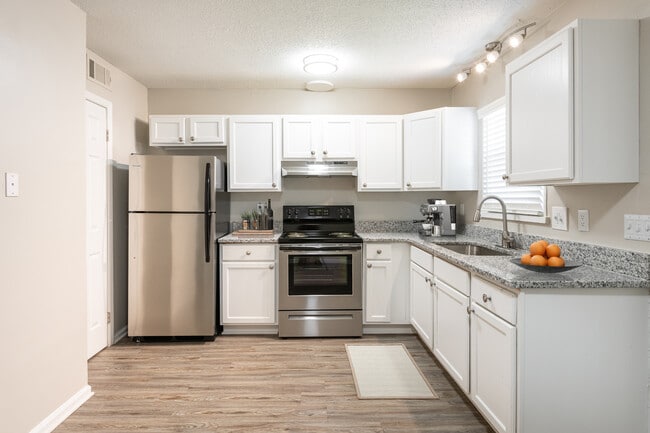 Building Photo - Wynsum Townhomes
