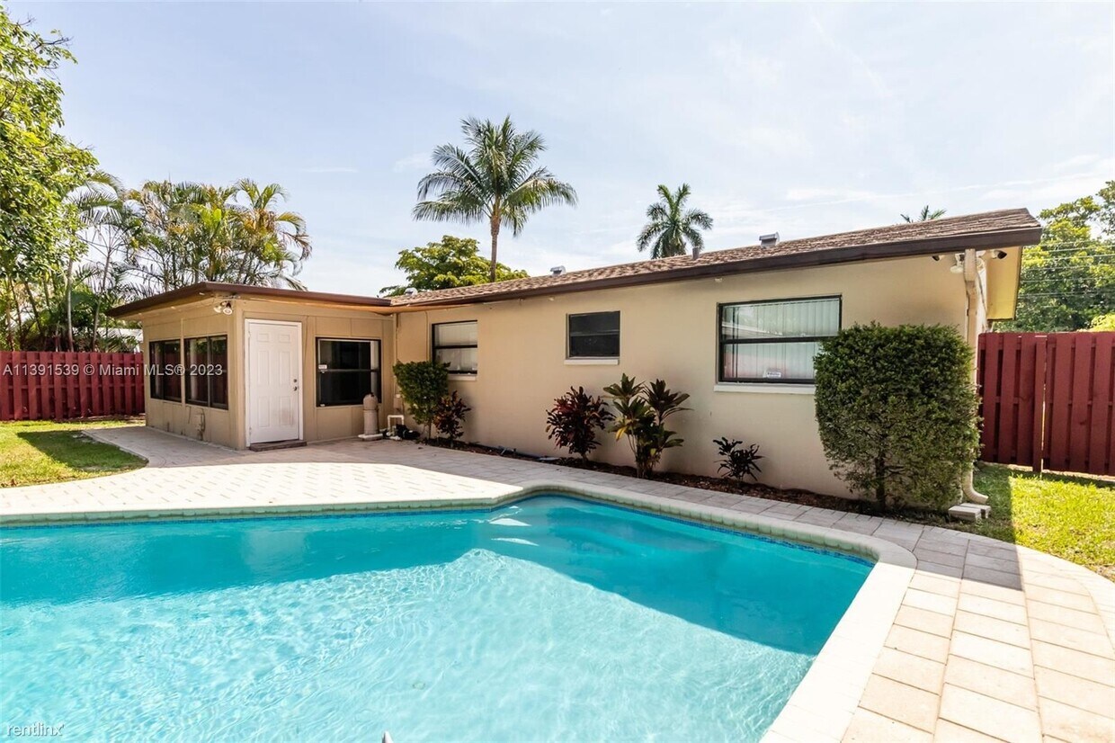 Foto principal - 3 br, 2 bath House - 2441 NW 63rd Ave # 0