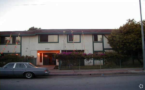 Building Photo - Vineland Courtyard