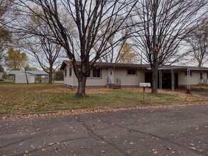 Building Photo - 718 Jennifer Ct