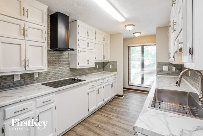 Building Photo - 4090 Essex Pl