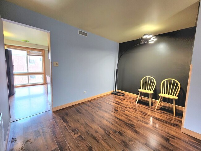 Building Photo - 5406 Chateau Dr