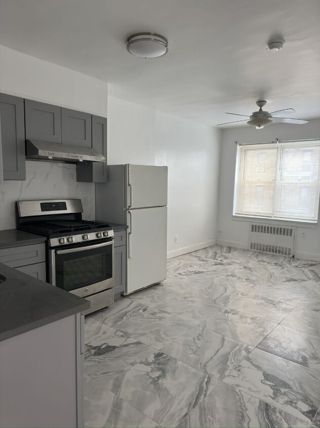 Primary Photo - 247 68th St