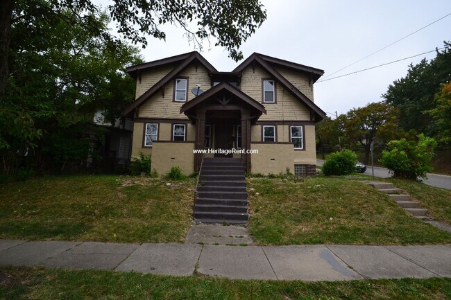 Building Photo - Large 3 bed 1 bath home in West Price Hill