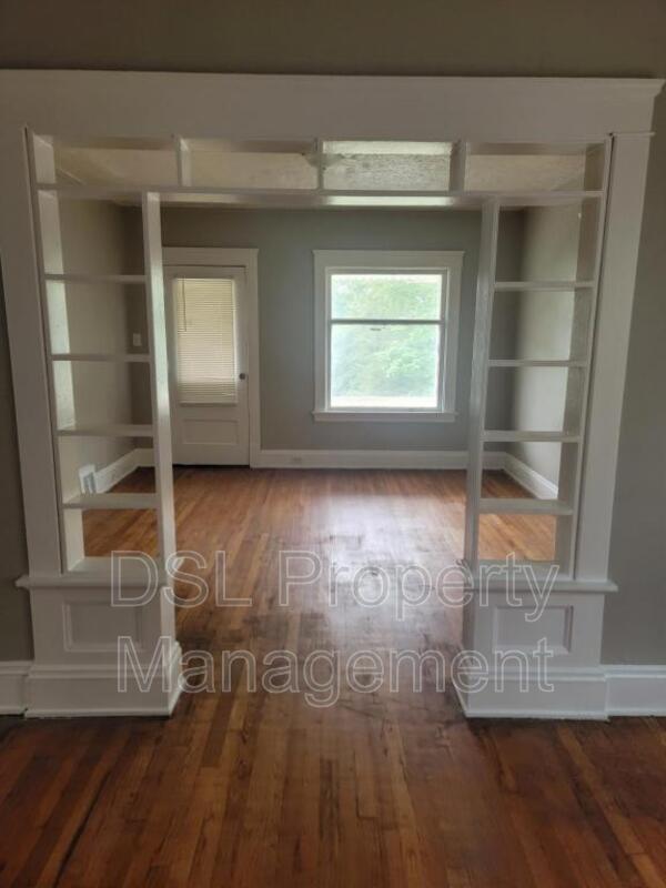 Building Photo - 3555 E 143rd St