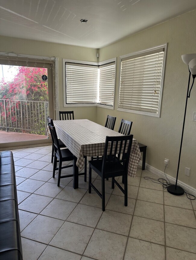 Comedor - 2201 Saint Louis Ave