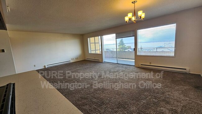 Building Photo - 625 N Garden