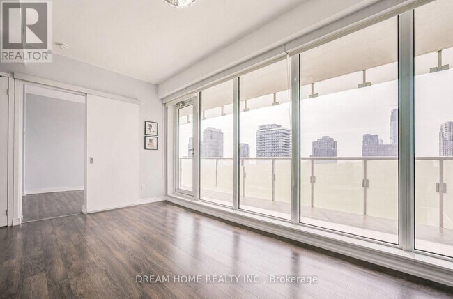 Photo du bâtiment - 197 Yonge St