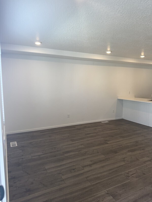 Building Photo - 1545 S 3740 E