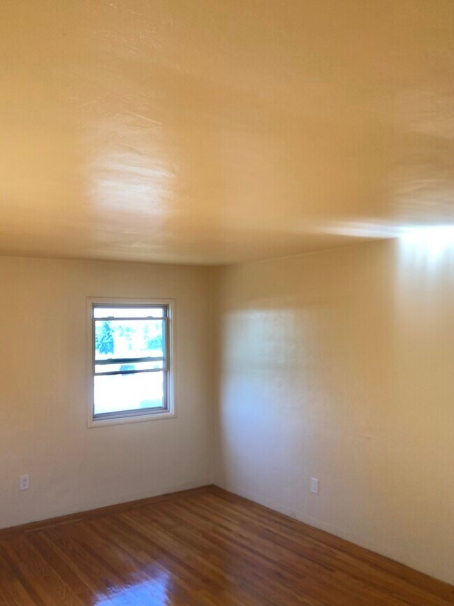Living room - 2847 Parker Ave