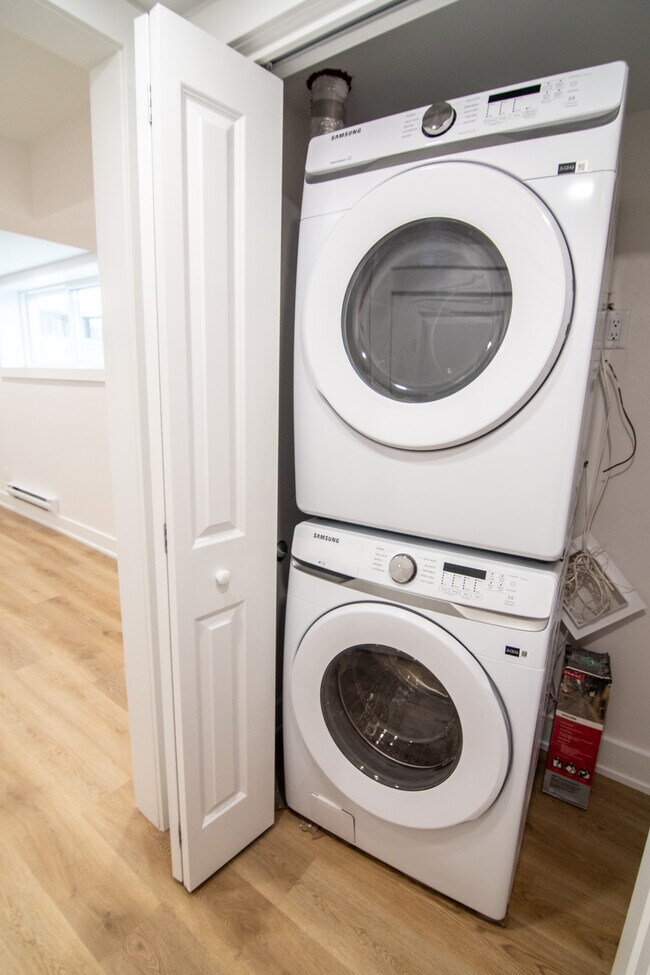 Building Photo - 142 Young St