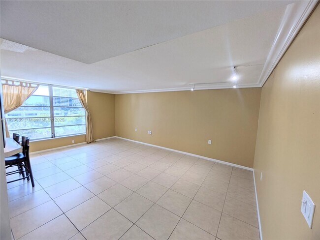 Foto del edificio - 1750 NE 115th St